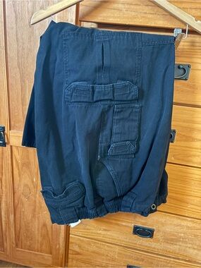 Men's Black Cargo Pants with Multiple Utility Pockets